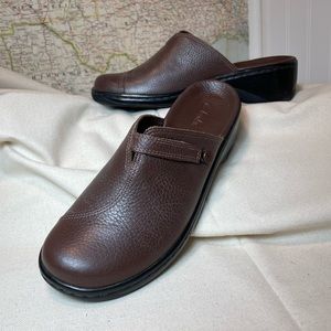 Clarks Women’s Clog, Brown Pebbled Leather Slip on, Size 6.5 M